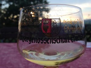 Laut Statistik werden sechs von sieben Gläsern Wein in Deutschland zu Hause getrunken.