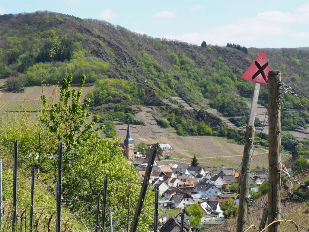 Helikopter Spritzen Weinberg Schilder