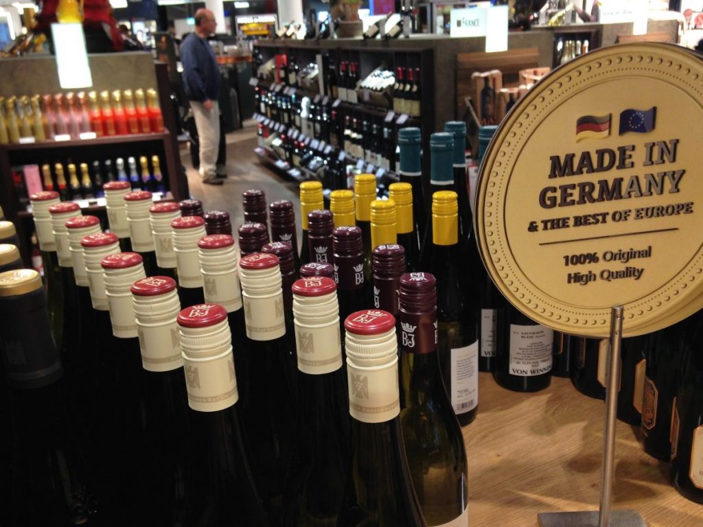 Ein Glas voller Wein