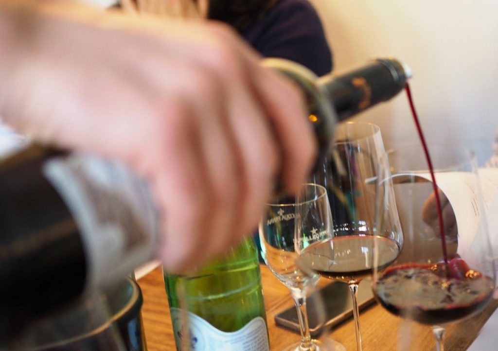 Wein einschenken